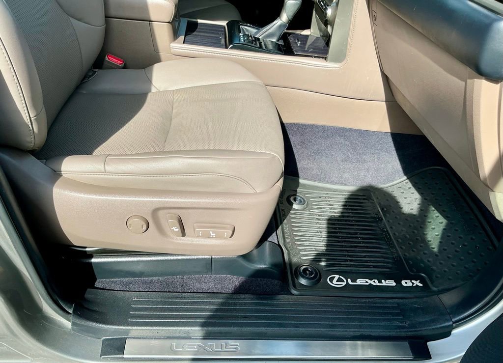 Used 2020 Lexus GX 460 Premium w/ Premium Package AWD/4WD image 25