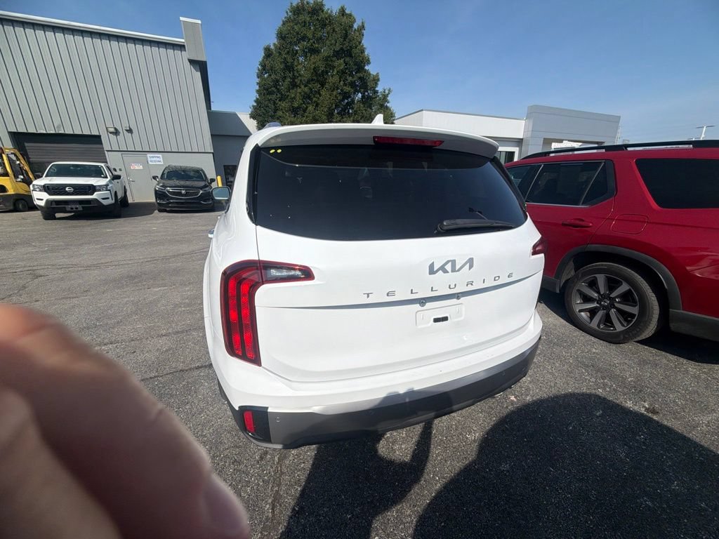 Used 2025 Kia Telluride S FWD image 4