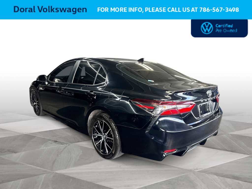 Used 2024 Toyota Camry SE image 6