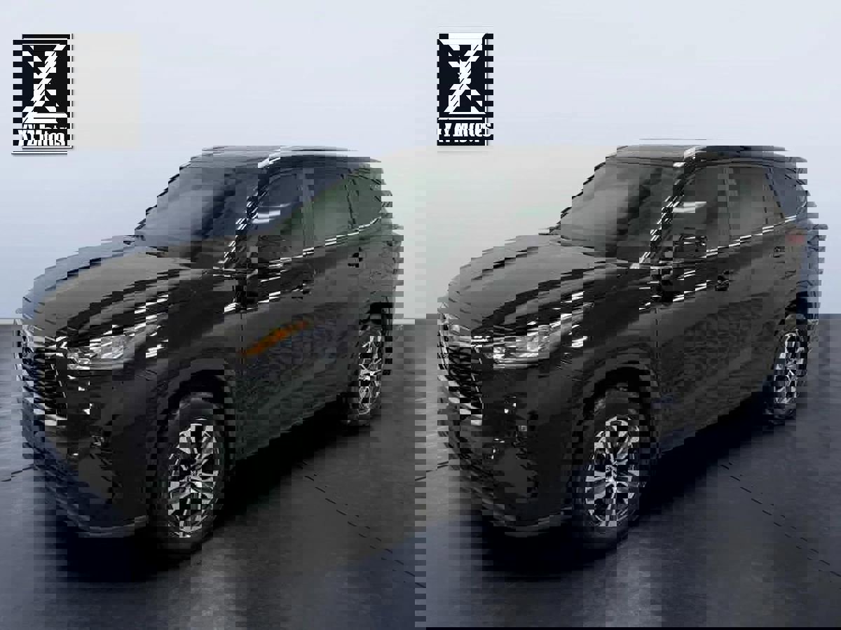 Used 2024 Toyota Highlander XLE image 1