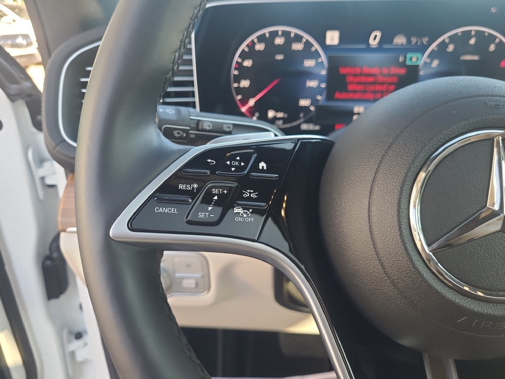 Used 2025 Mercedes-Benz GLS 450 4MATIC image 31
