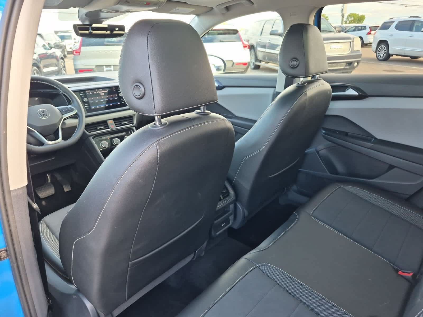 Used 2023 Volkswagen Taos SE w/ Panoramic Sunroof Package AWD/4WD image 17