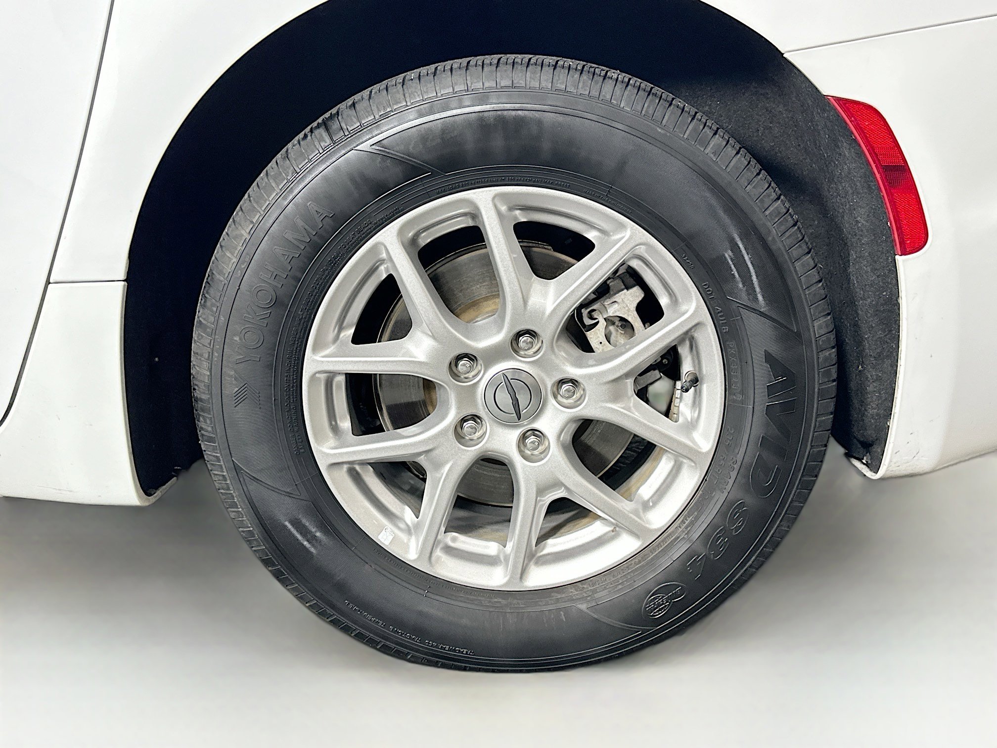 Used 2024 Chrysler Pacifica Touring-L image 11