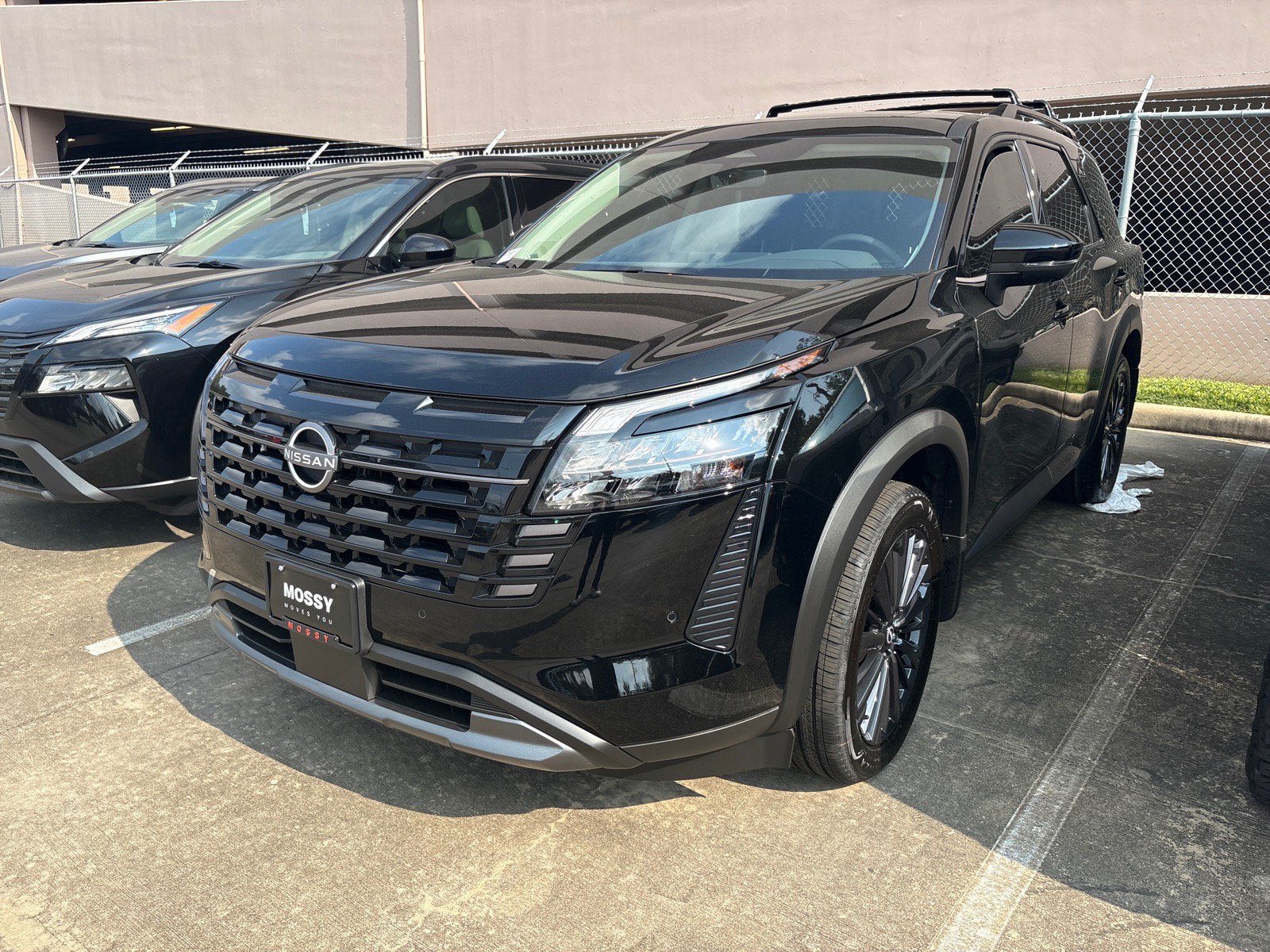 New 2026 Nissan Pathfinder SL w/ SL Premium Package FWD image 2