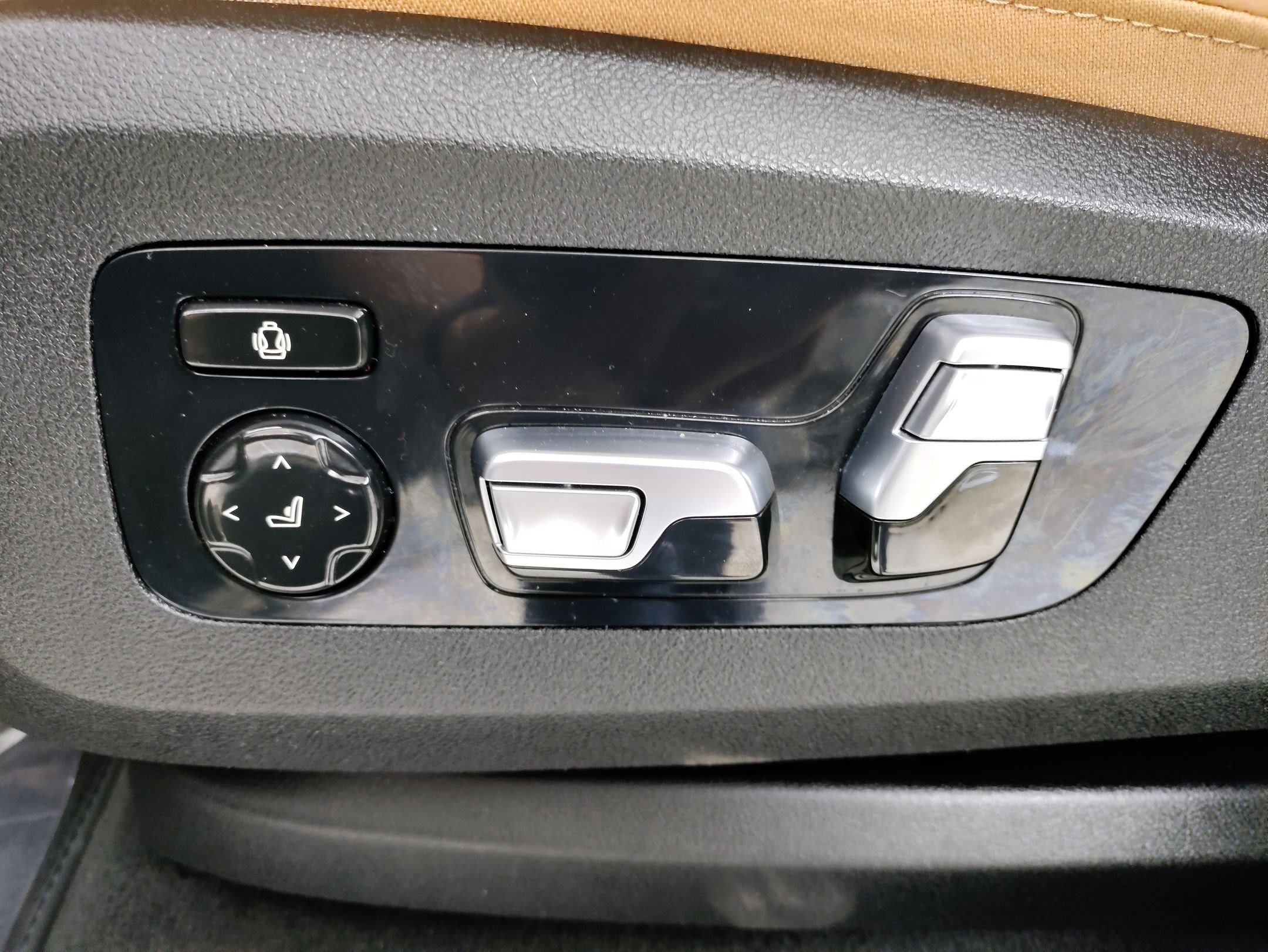 Certified 2024 BMW X7 xDrive40i w/ Parking Assistance Package image 13