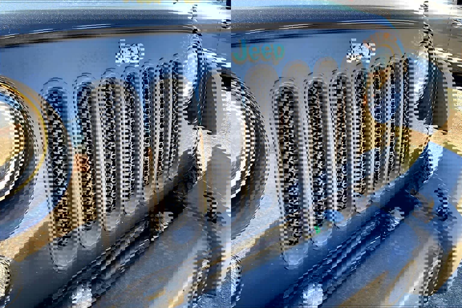 Used 2016 Jeep Wrangler Unlimited Rubicon w/ Connectivity Group image 25