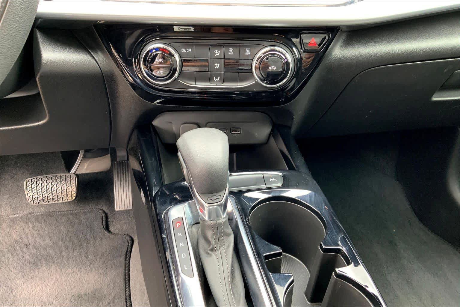 Used 2025 Chevrolet Trax LT FWD image 32