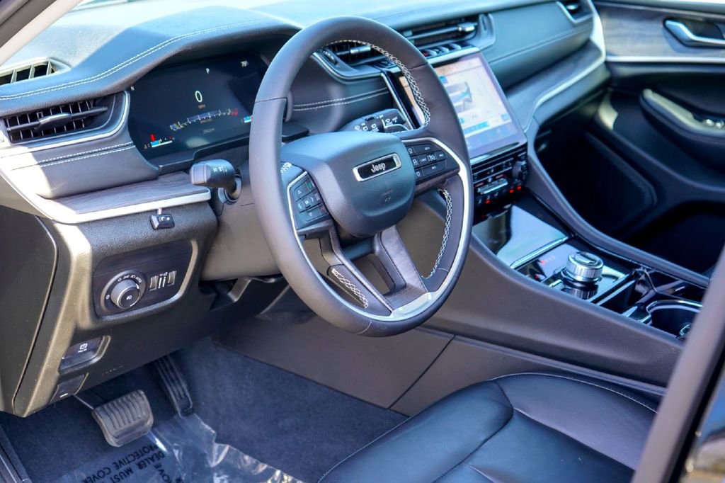Used 2023 Jeep Grand Cherokee L Limited image 7