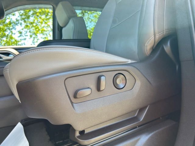 Used 2022 GMC Yukon SLT w/ SLT Luxury Package AWD/4WD image 18