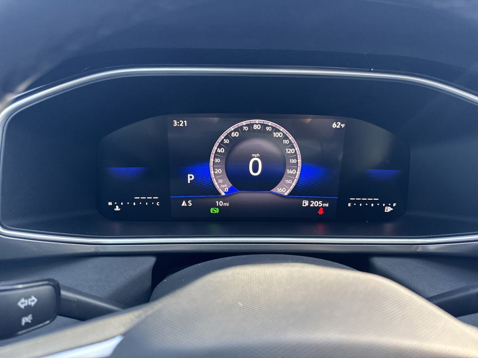 Certified 2025 Volkswagen Taos SE image 43