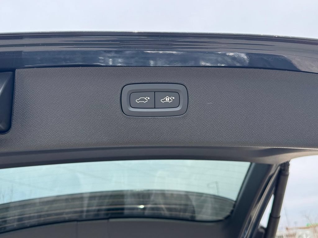 New 2026 Volvo XC90 T8 Plus w/ Protection Package Premier AWD/4WD image 5