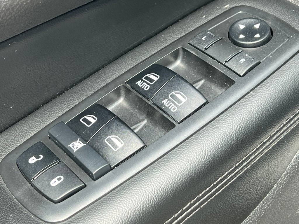 Used 2019 Jeep Grand Cherokee Limited w/ Trailer Tow Group IV AWD/4WD image 18