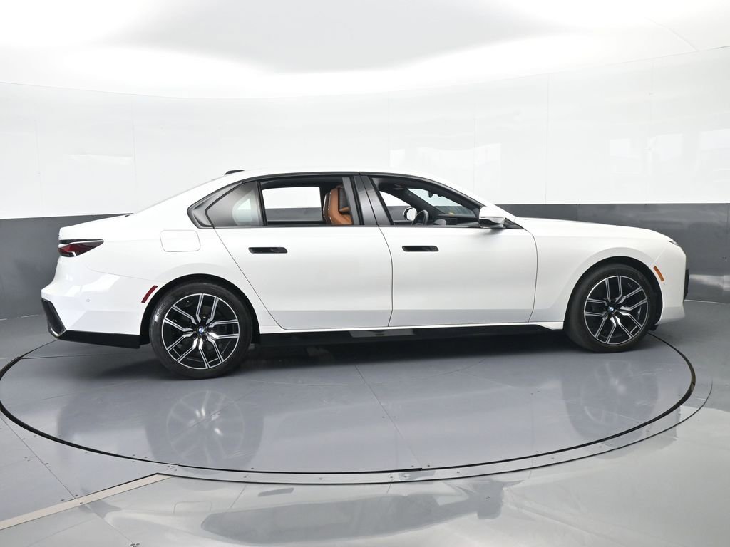 Used 2025 BMW 740i xDrive image 7