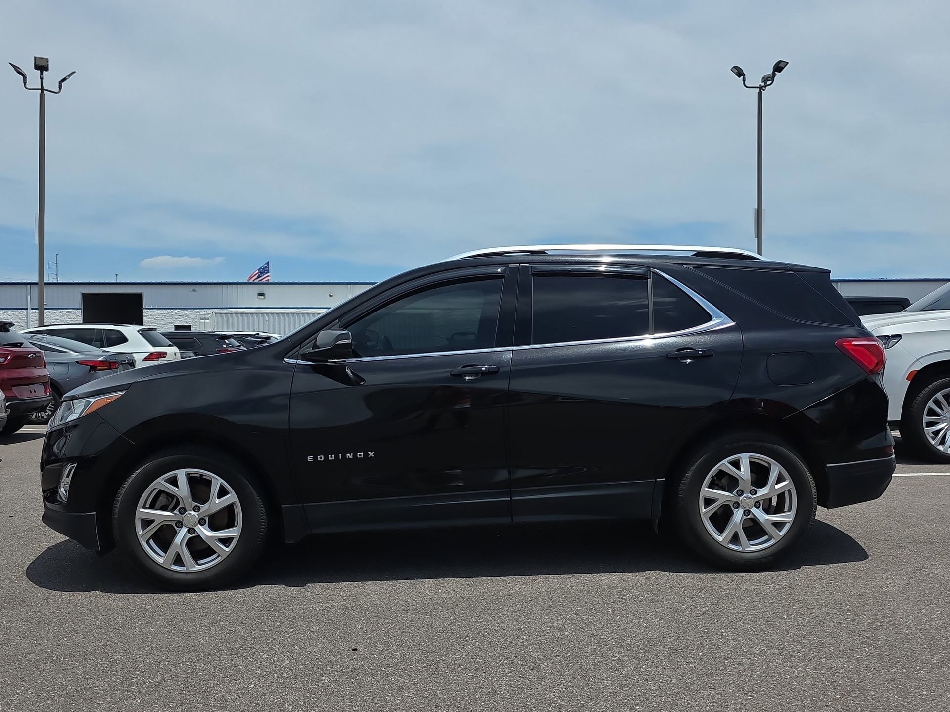 Used 2019 Chevrolet Equinox LT FWD image 2