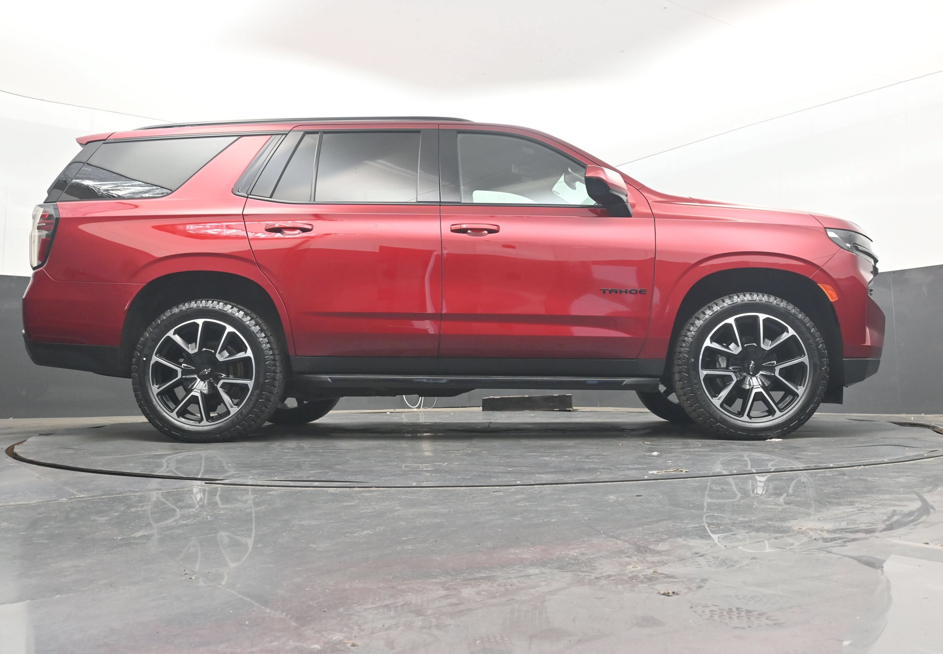 Used 2021 Chevrolet Tahoe RST AWD/4WD image 36