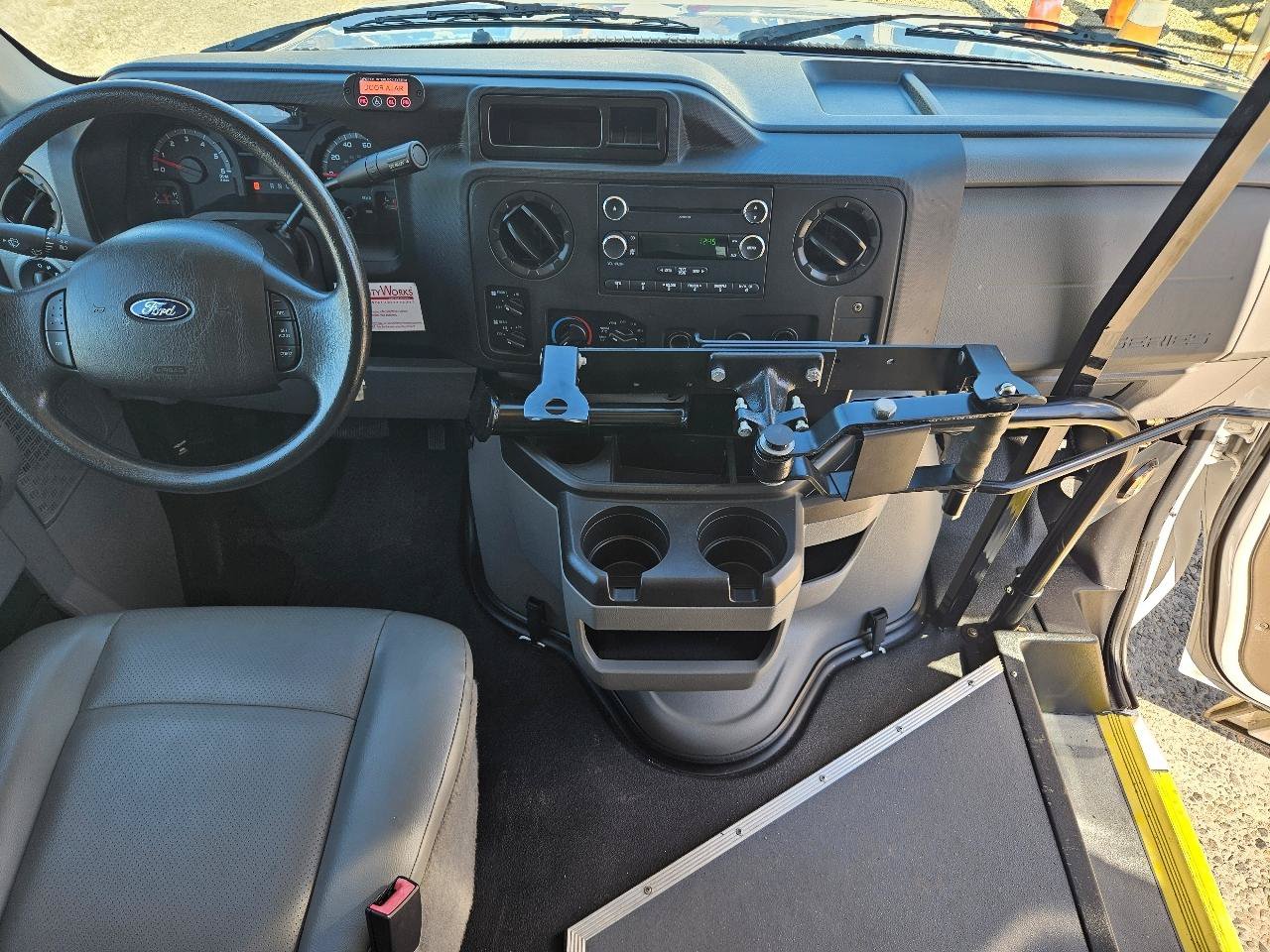 Used 2014 Ford E-350 and Econoline 350 Extended Super Duty w/ Power Group RWD image 39