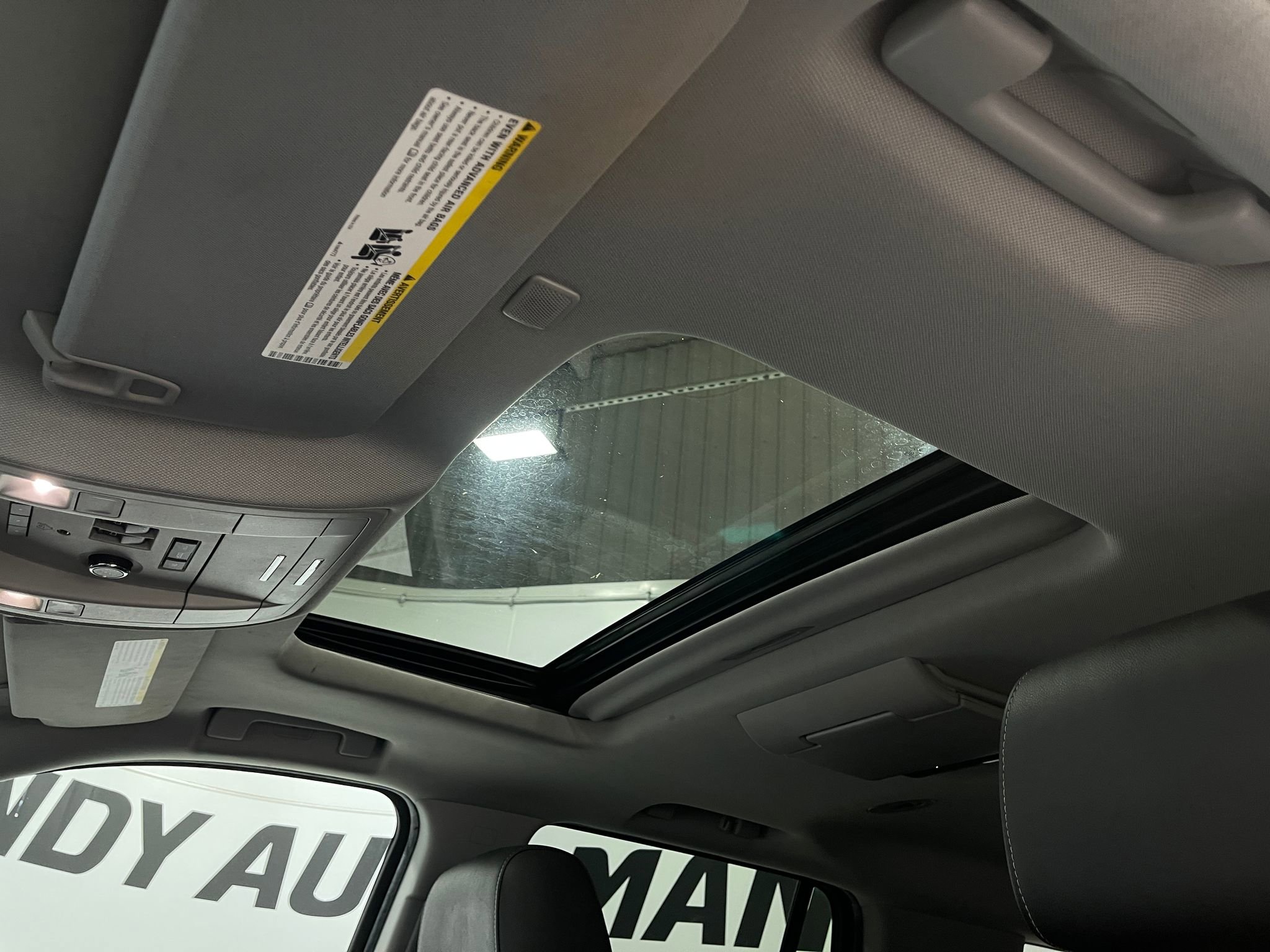 Used 2018 Chevrolet Tahoe Premier AWD/4WD image 12