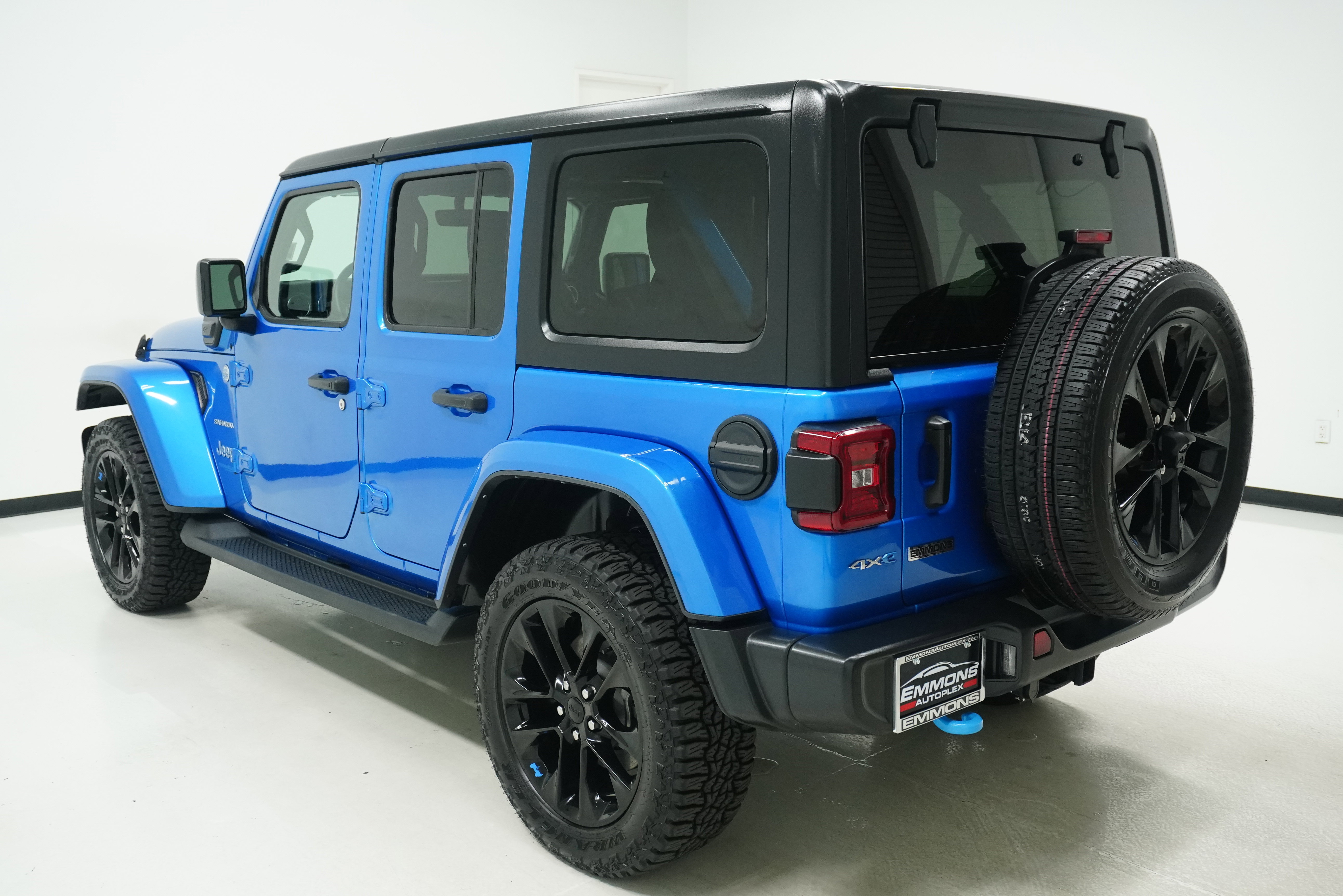 Used 2022 Jeep Wrangler Unlimited Sahara w/ Cold Weather Group image 6