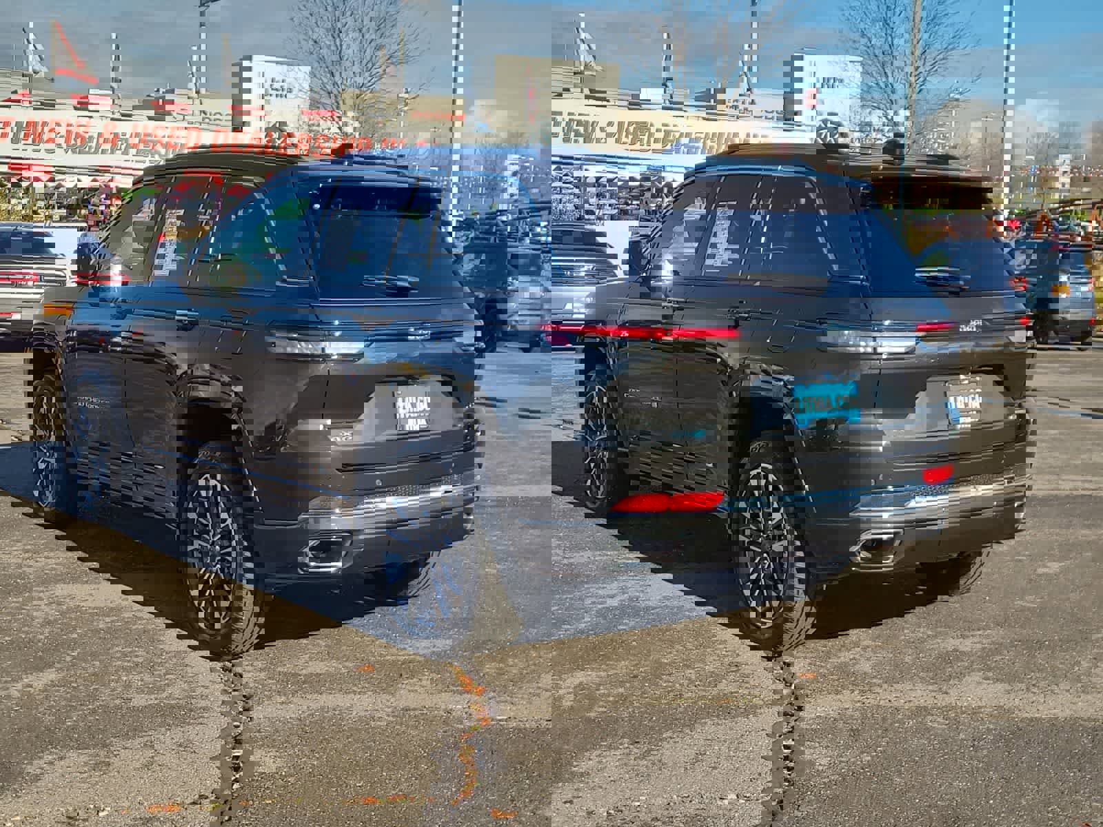 Used 2024 Jeep Grand Cherokee Overland w/ Trailer Tow Package image 12