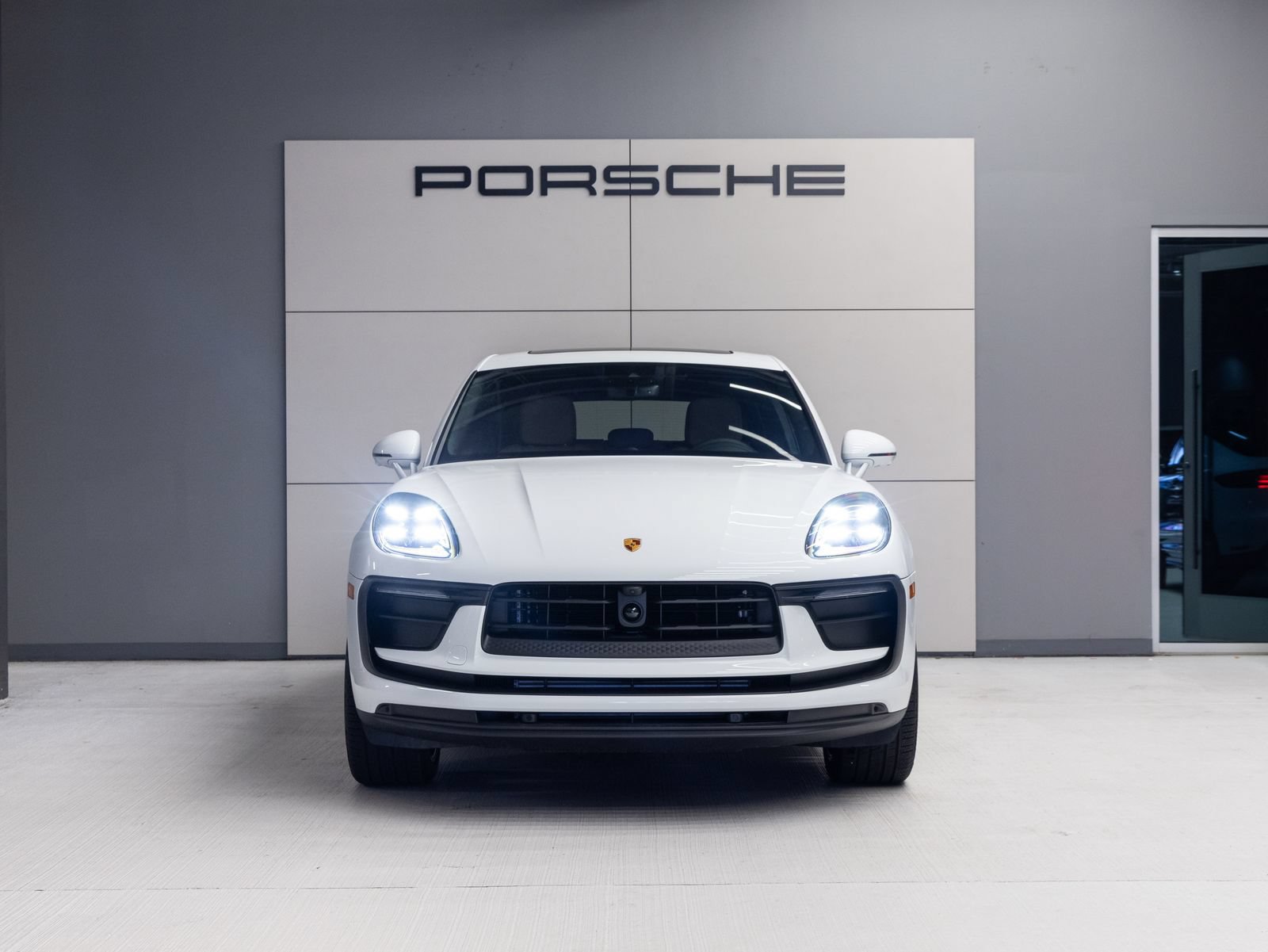 New 2026 Porsche Macan AWD/4WD image 10
