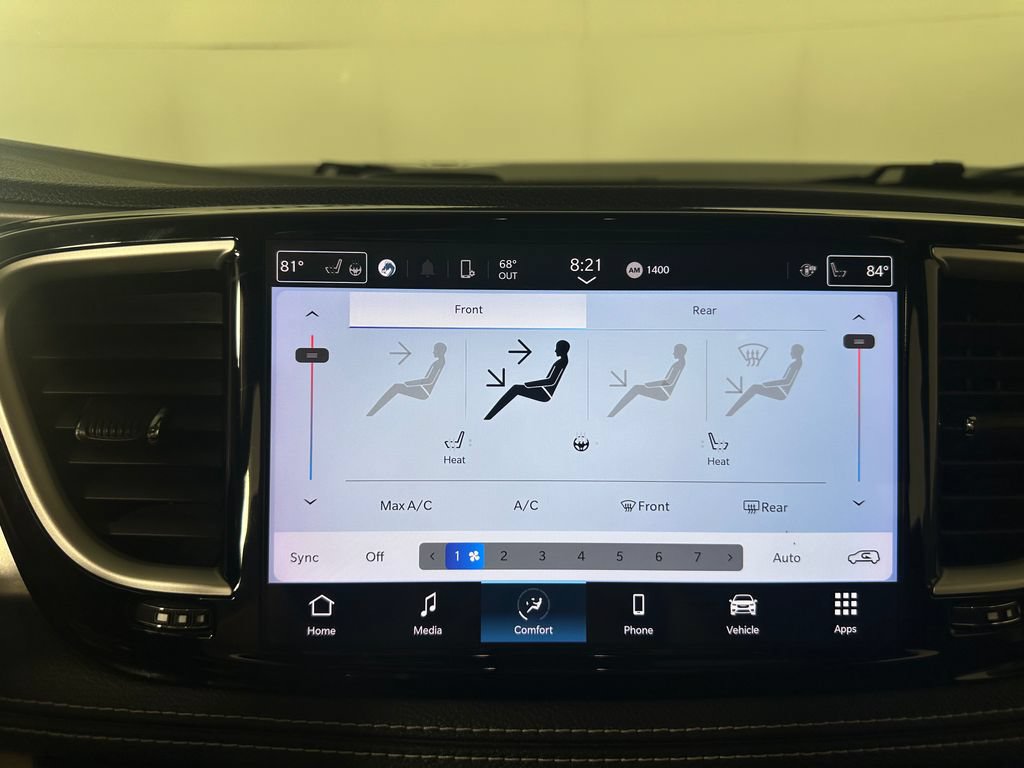 Used 2023 Chrysler Pacifica Touring-L FWD image 29