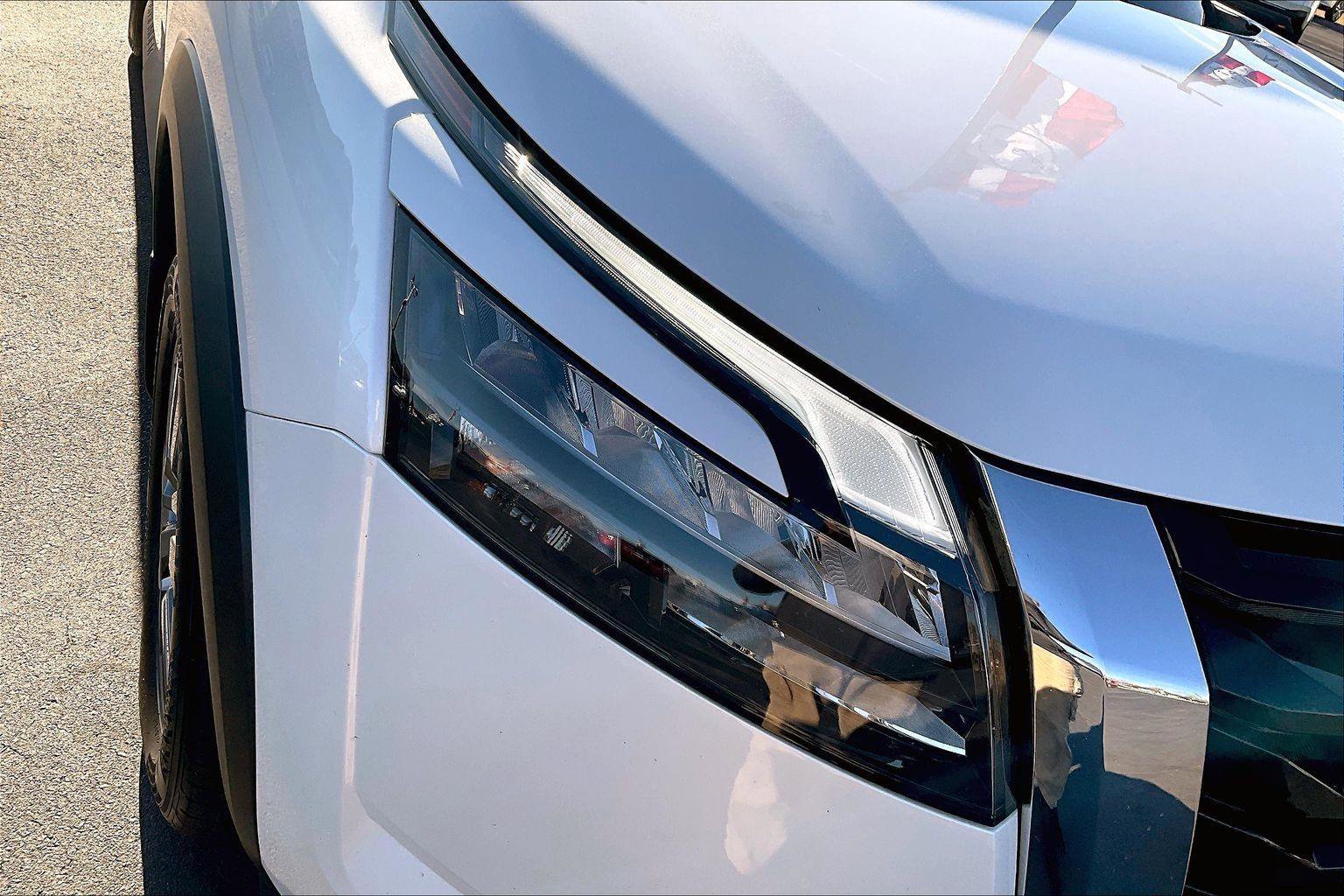 Used 2025 Nissan Pathfinder SV w/ SV Premium Package image 30