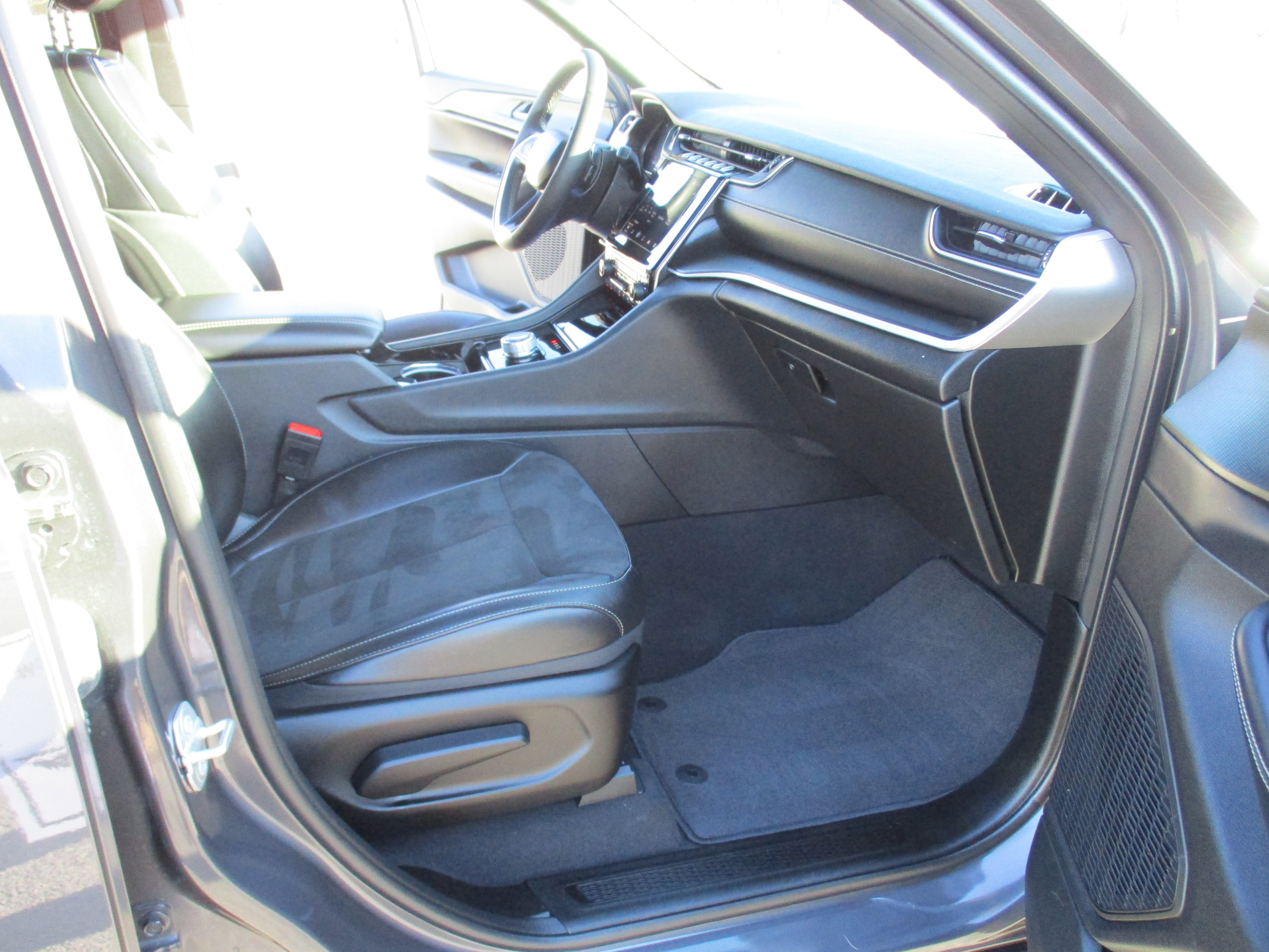 Certified 2023 Jeep Grand Cherokee Altitude image 16