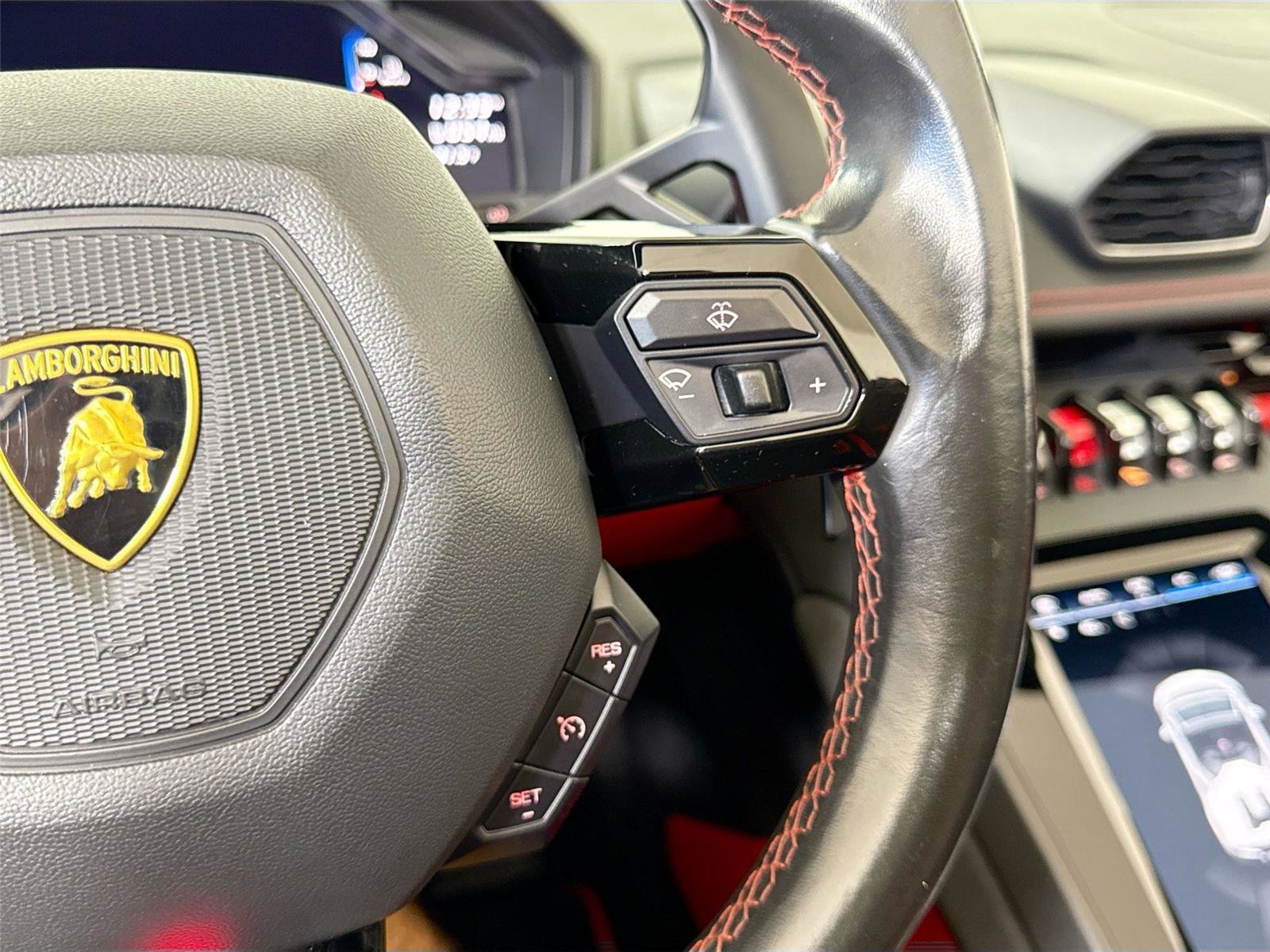 Used 2021 Lamborghini Huracan EVO image 24