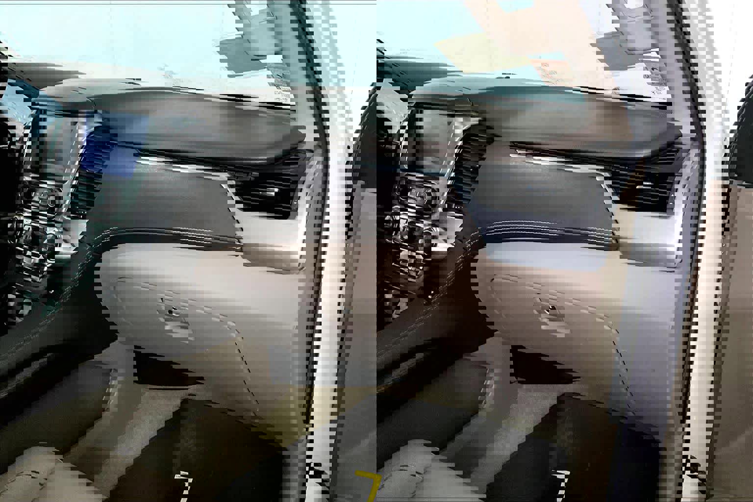 Used 2018 Chevrolet Tahoe LT w/ LT Signature Package AWD/4WD image 19