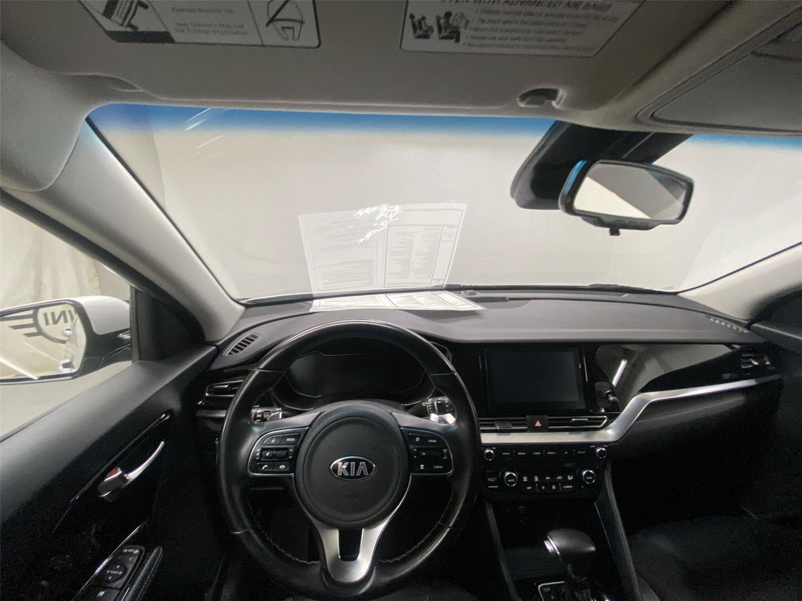 Used 2020 Kia Niro EX FWD image 29