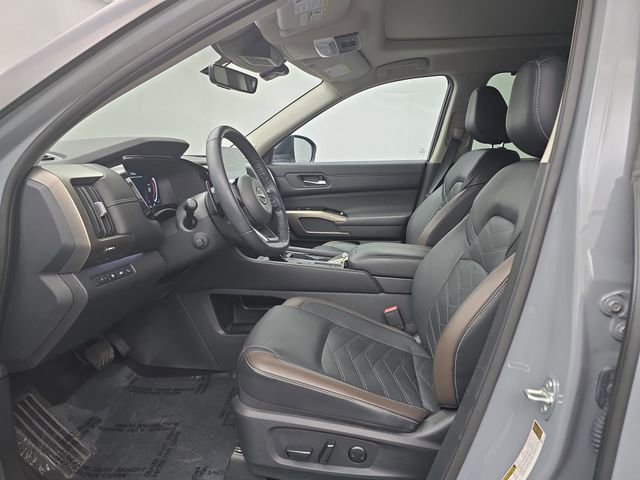 Used 2024 Nissan Pathfinder Platinum image 22