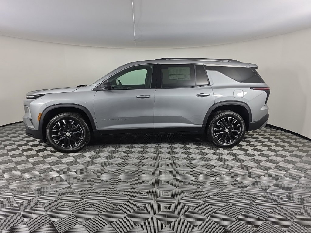 New 2026 Chevrolet Traverse LT w/ Sun and Wheel Package image 2