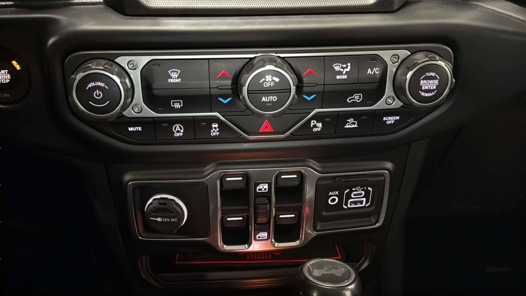 Used 2021 Jeep Wrangler Unlimited Sahara w/ Uconnect 4C Nav & Sound Group AWD/4WD image 29