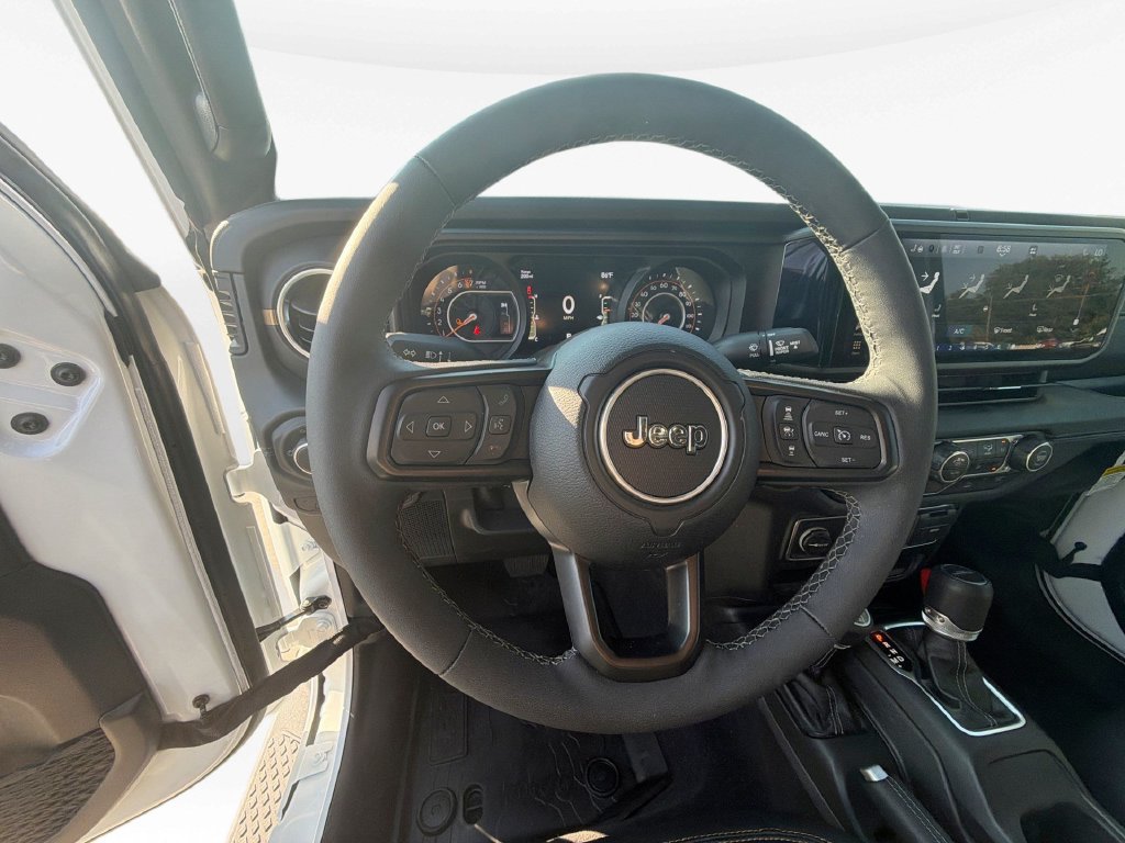 Used 2025 Jeep Gladiator Mojave AWD/4WD image 7