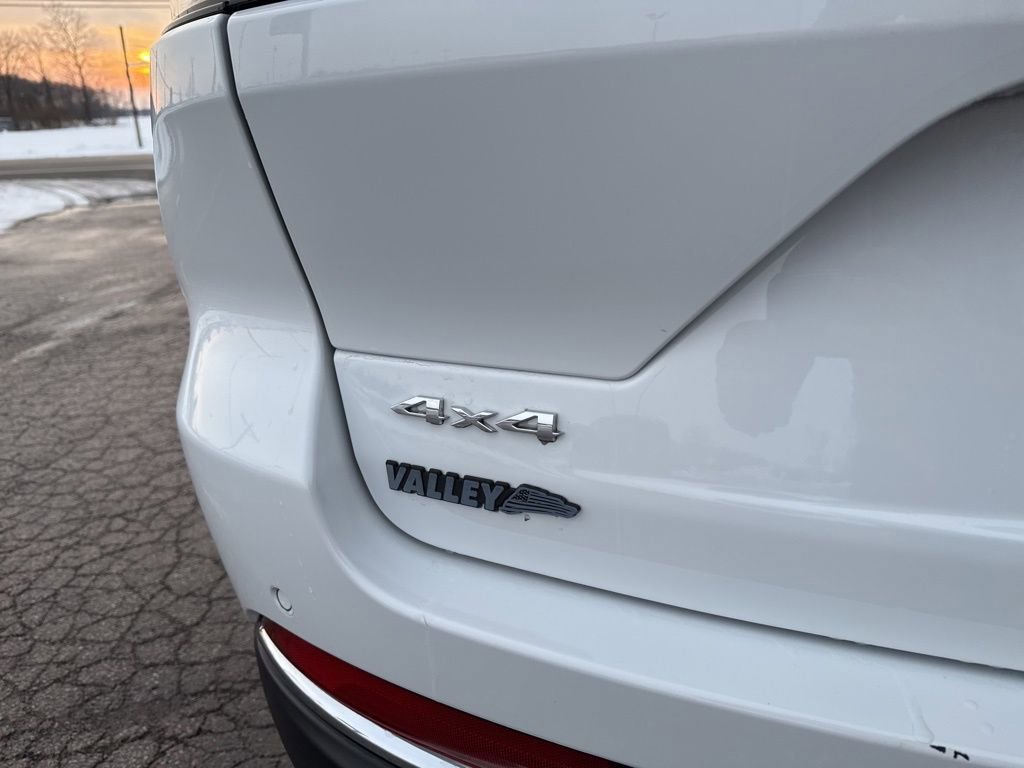 Used 2024 Jeep Grand Cherokee Laredo X image 22