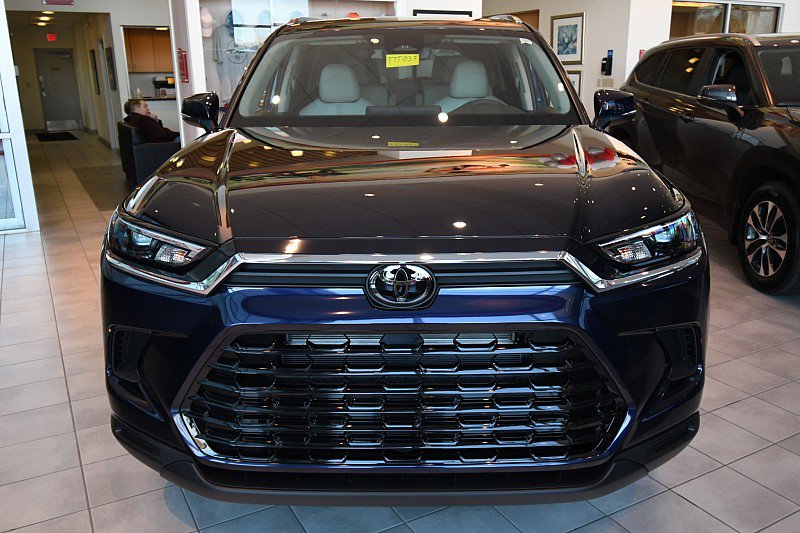 New 2026 Toyota Grand Highlander AWD Hybrid image 2