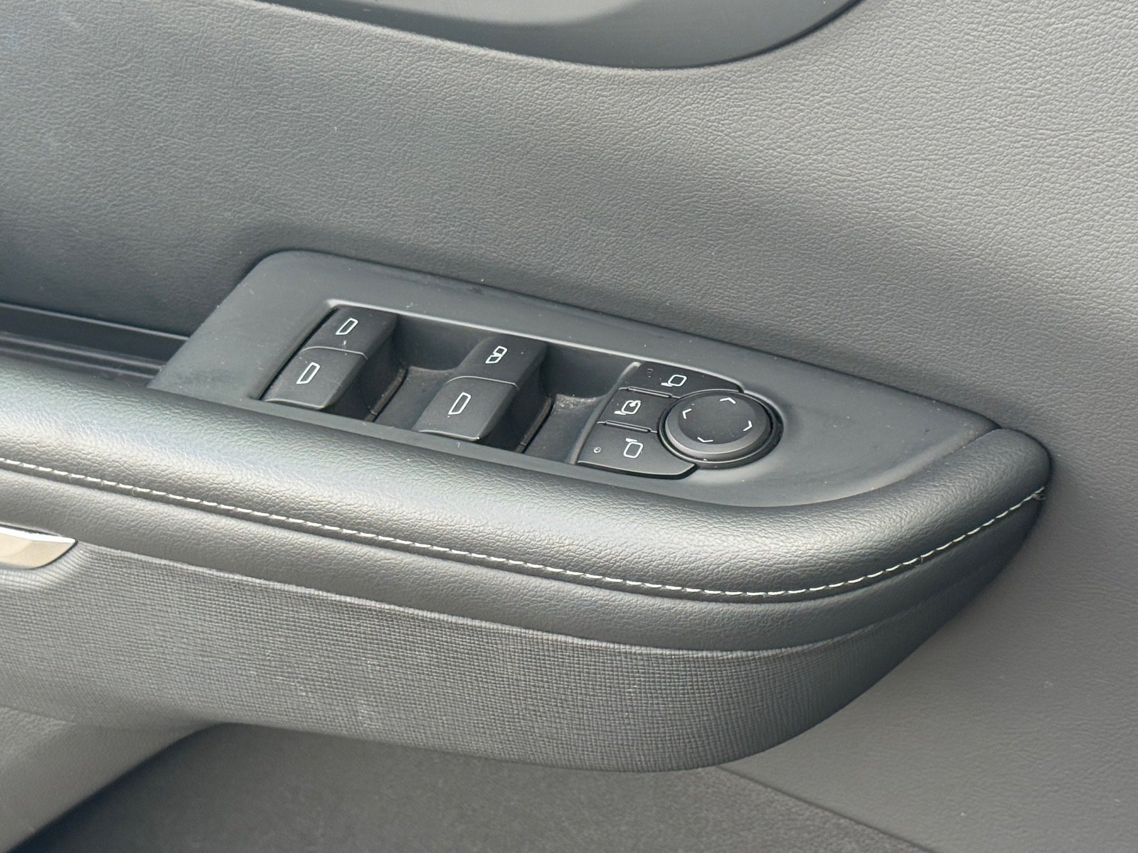 Used 2025 Buick Enclave Preferred FWD image 26