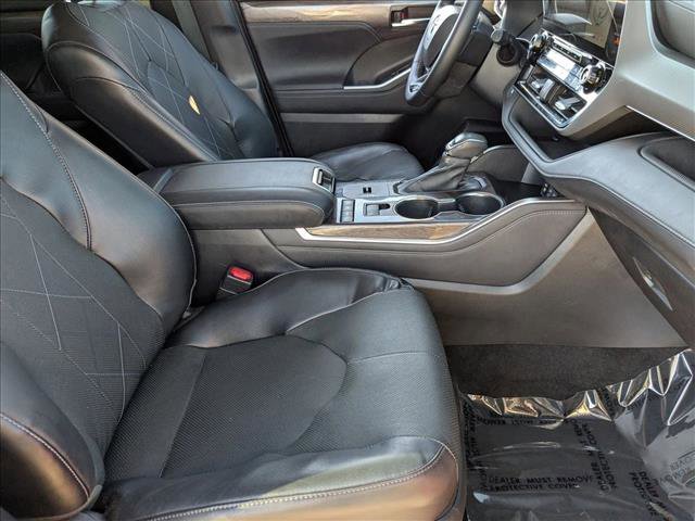 Certified 2022 Toyota Highlander Platinum image 24