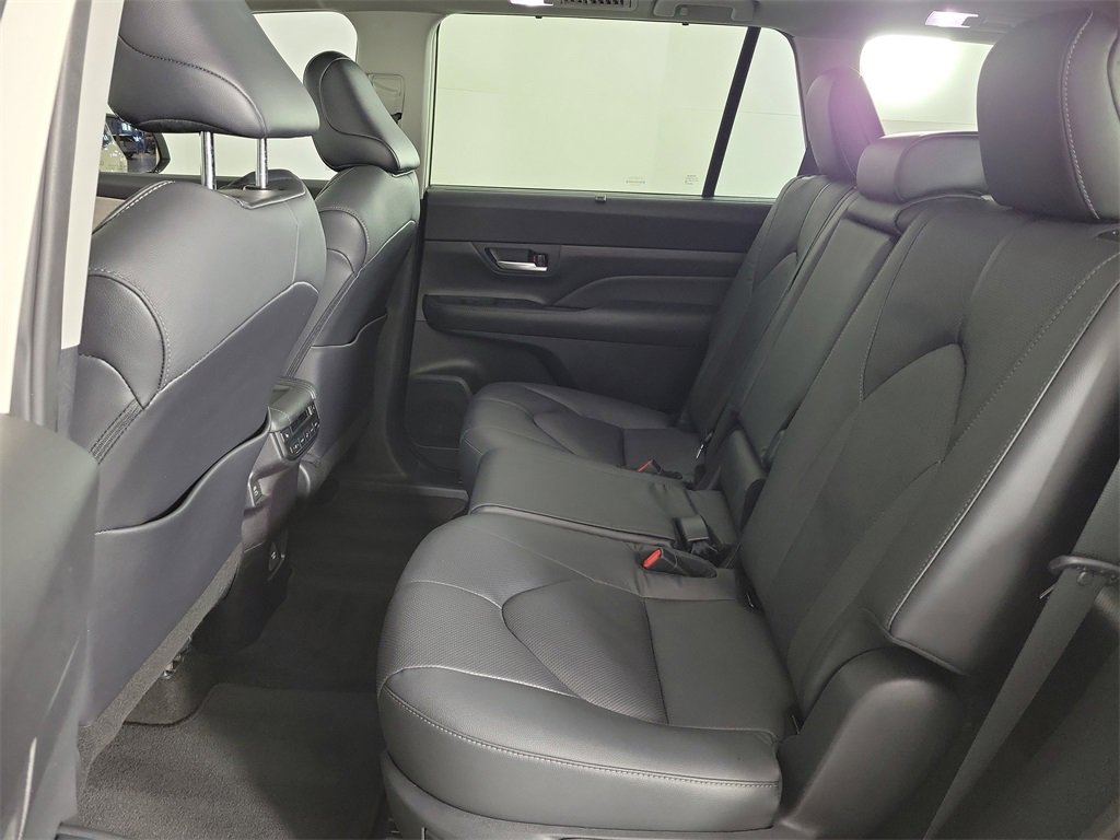 Used 2024 Toyota Grand Highlander XLE image 11