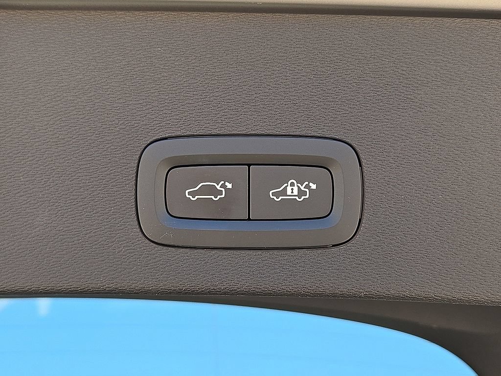 Certified 2023 Volvo C40 Recharge Core AWD/4WD image 15