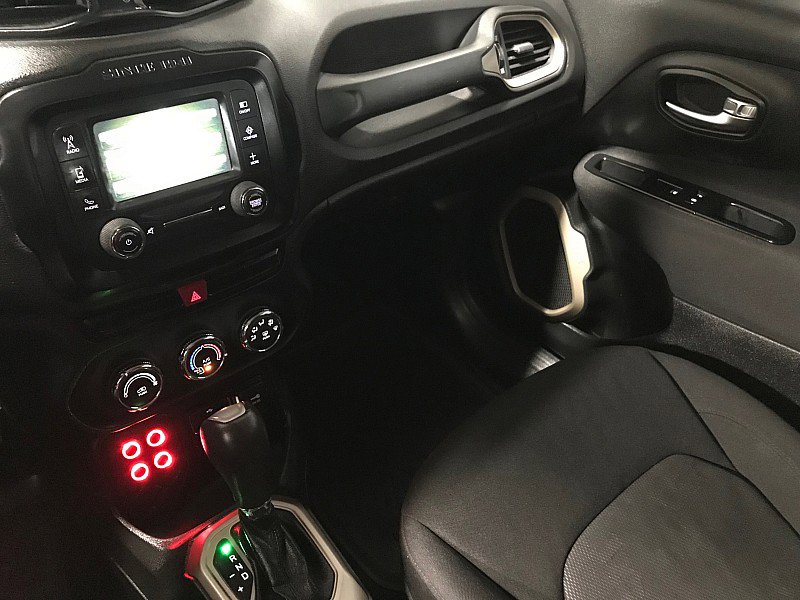 Used 2015 Jeep Renegade Latitude image 26