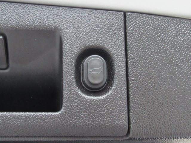 Used 2017 Cadillac Escalade Platinum image 6