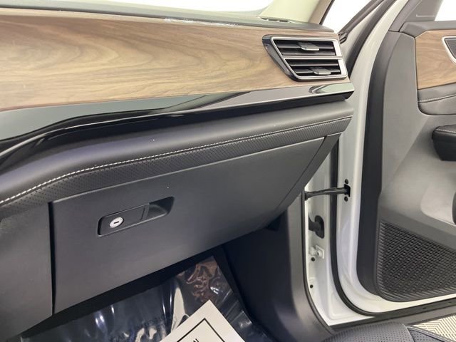 Used 2025 Volkswagen Atlas SE image 34