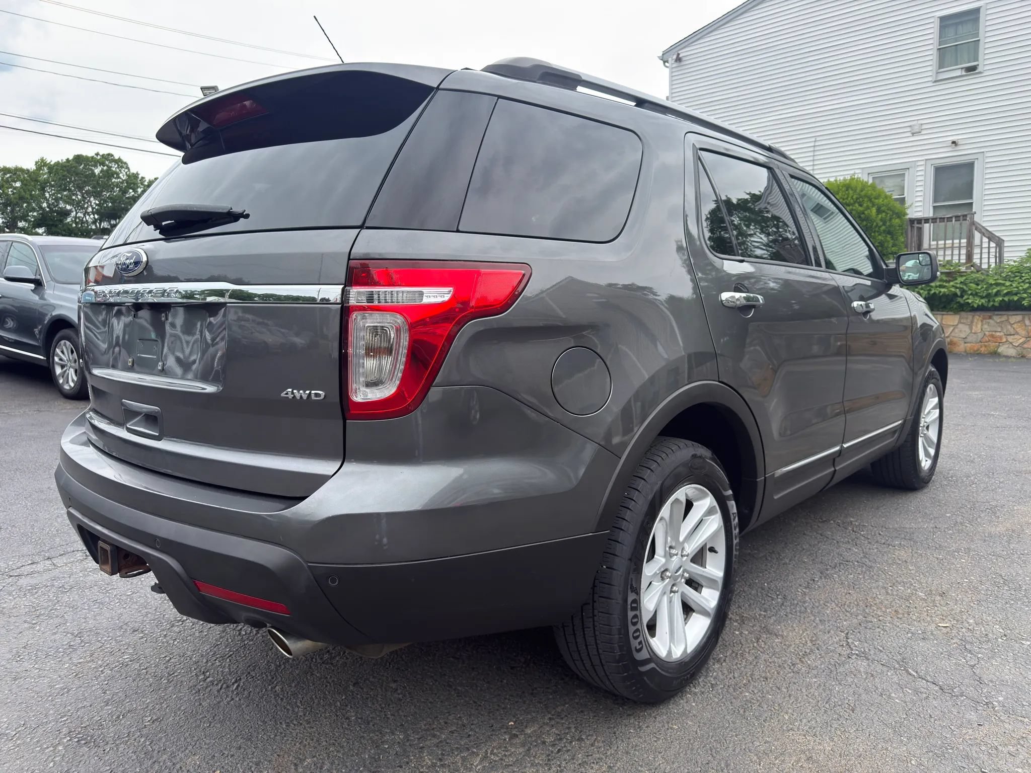 Used 2015 Ford Explorer XLT w/ Equipment Group 202A AWD/4WD image 7