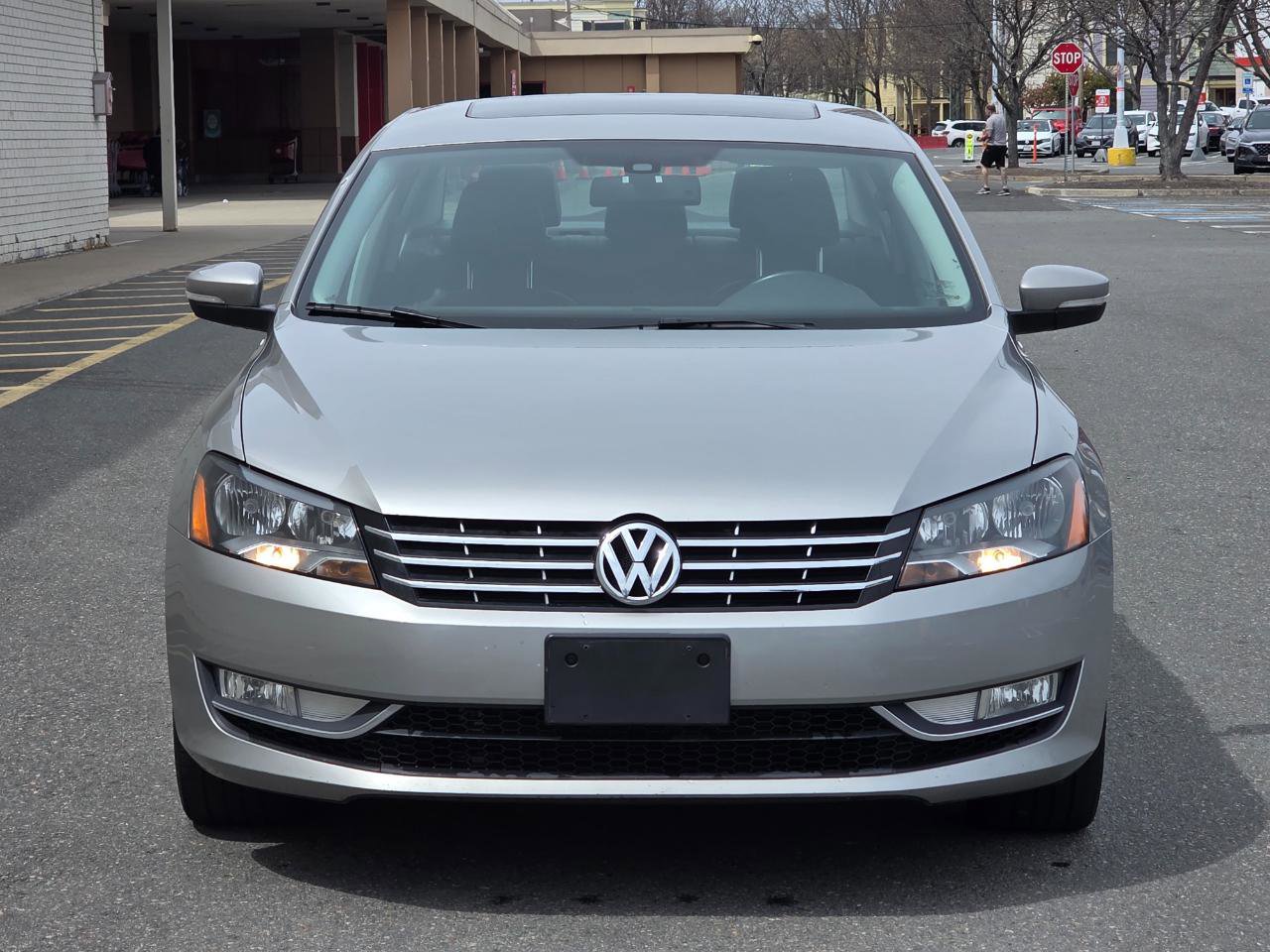 Used 2014 Volkswagen Passat 1.8T SEL Premium FWD image 2