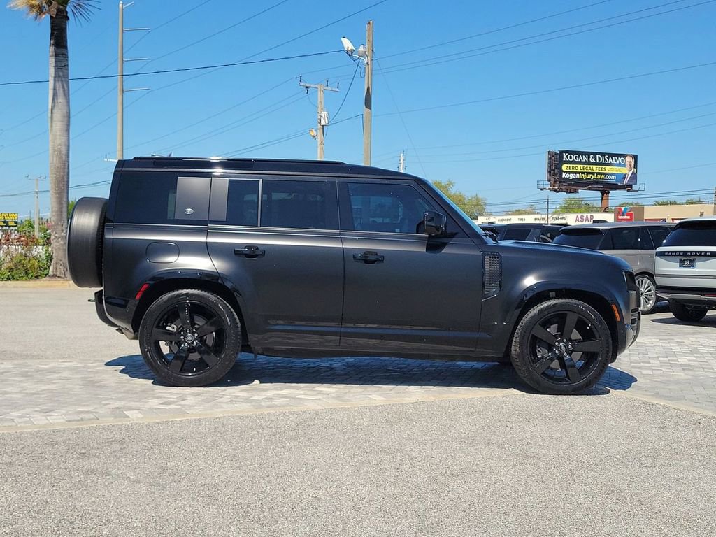 Used 2024 Land Rover Defender 110 X-Dynamic SE image 6
