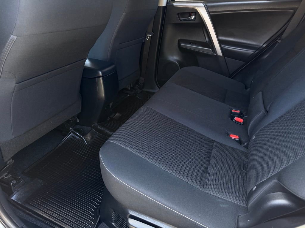 Used 2018 Toyota RAV4 XLE AWD/4WD image 18