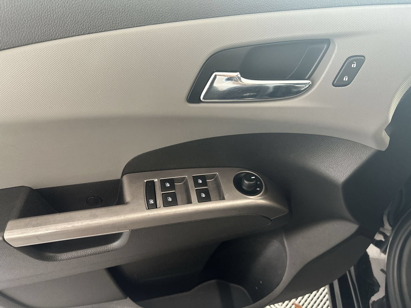 Used 2020 Chevrolet Sonic Premier FWD image 13
