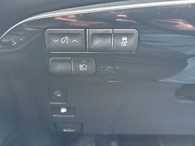 Used 2018 Toyota Prius Prime Plus FWD image 31