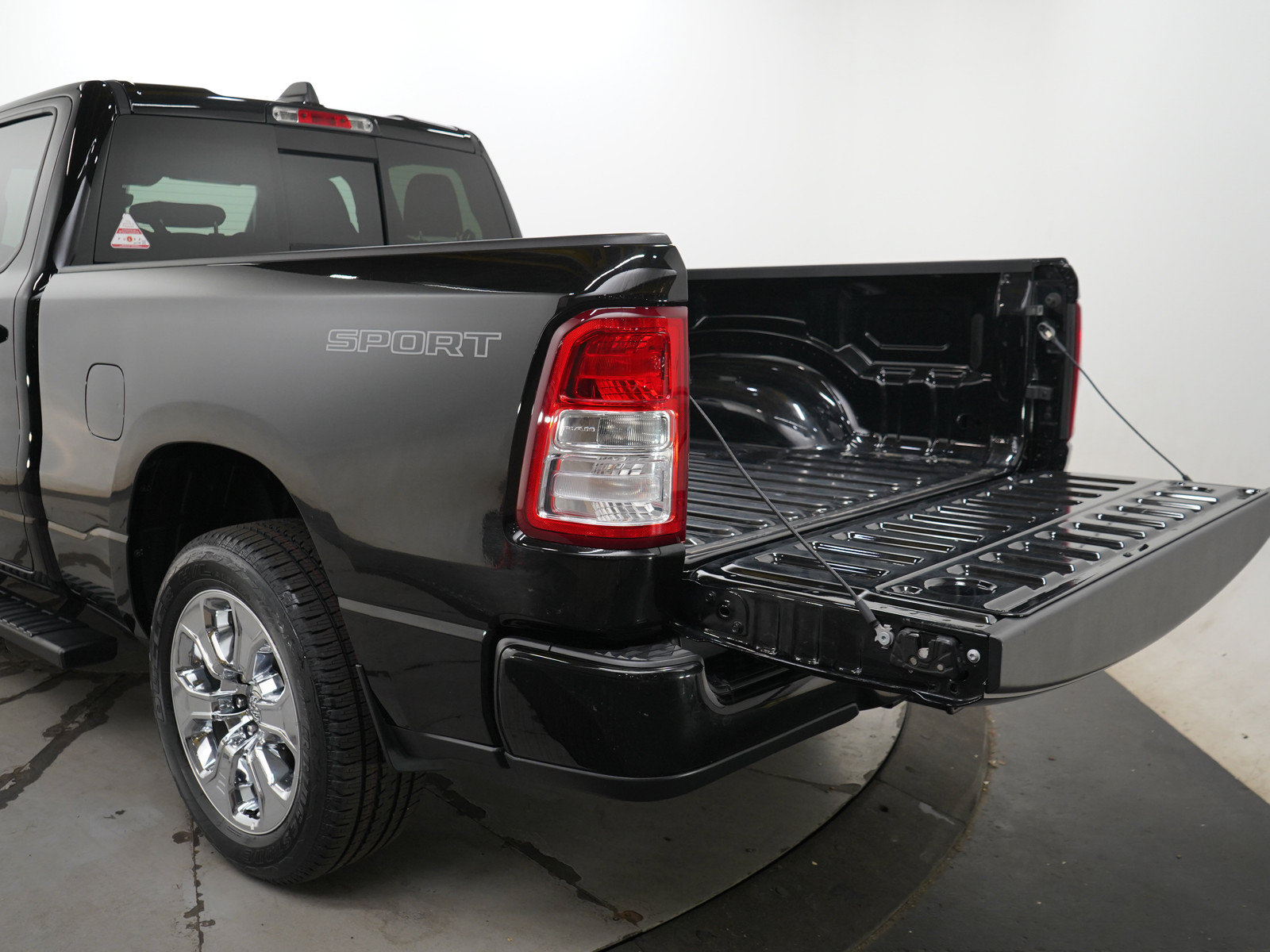 Used 2023 RAM 1500 Big Horn AWD/4WD image 17